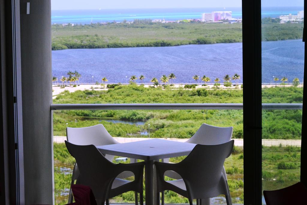 Malecon Americas Torre Montevideo Cancun