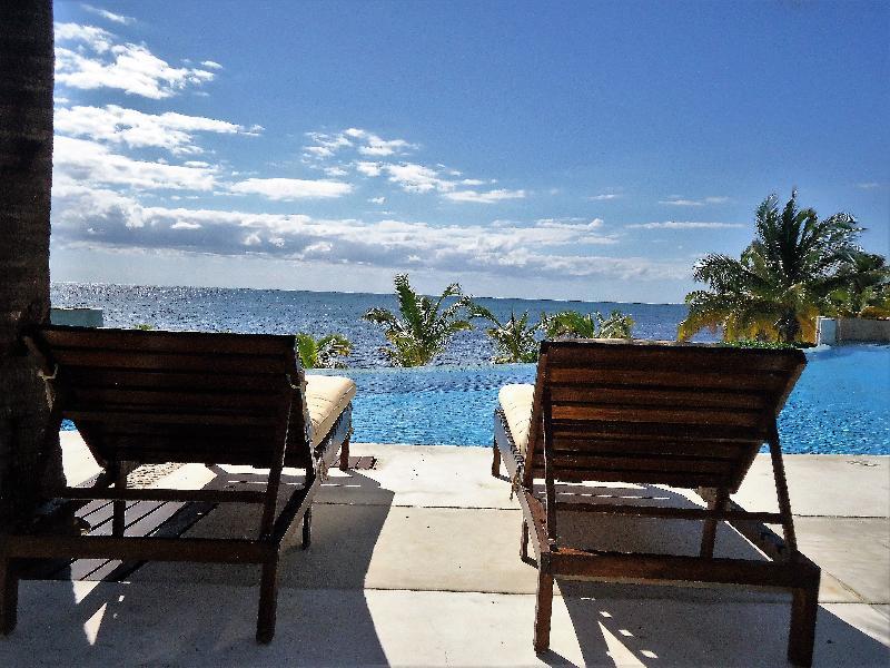 Tu Mirada Al Mar Beachfront Tower & Apartment
