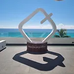 Nuevo estudio frente al mar, recién remodelado