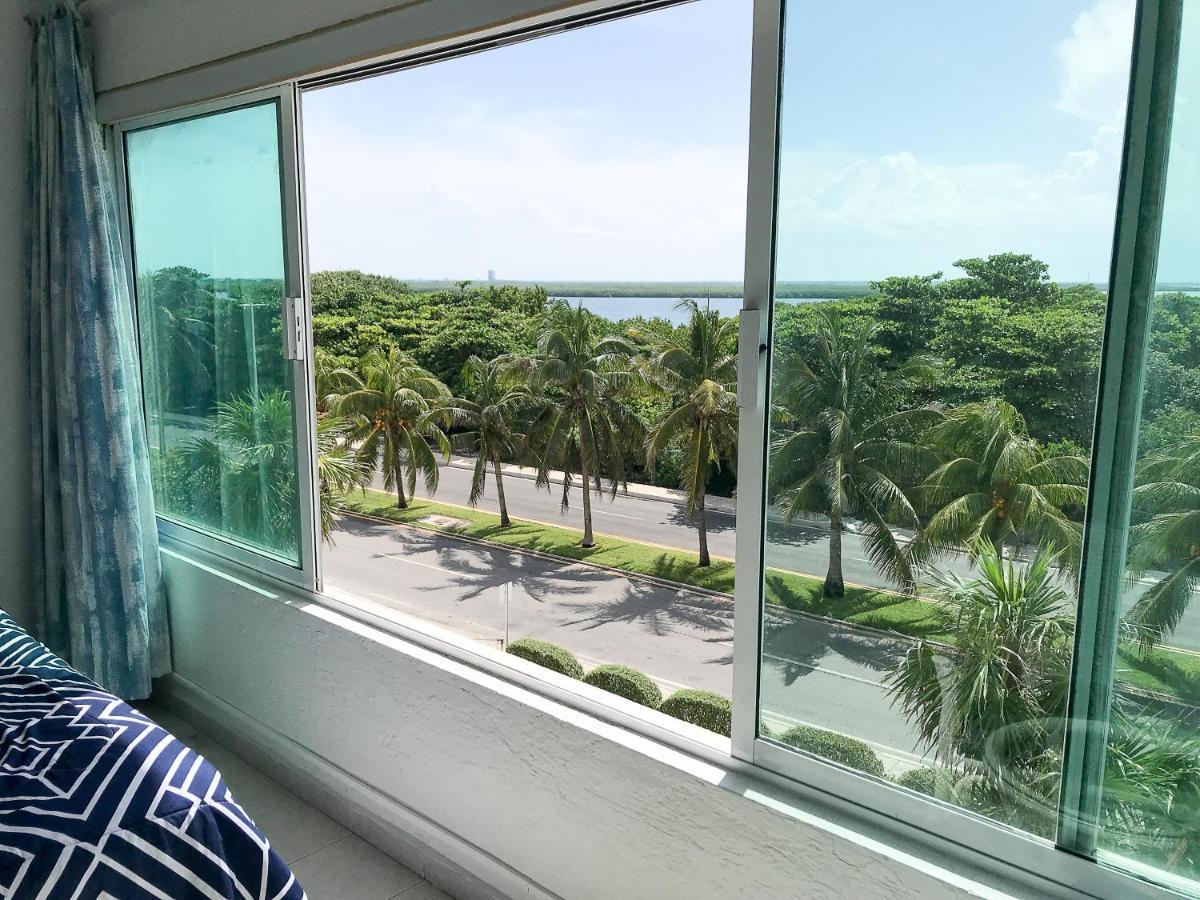 Beach Apartment With Balcony And View, Brisas Cancun Hotel Zone, 1 Bedroom Apartment