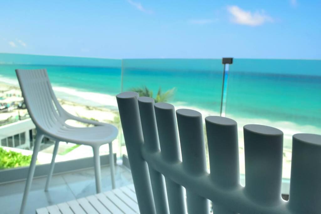 Exclusive On The Beach, Minimalist, Gym, Pool, Jacuzzi, Balcony * Cancún