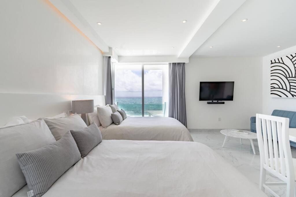 Exclusive On The Beach, Minimalist, Gym, Pool, Jacuzzi, Balcony Cancún