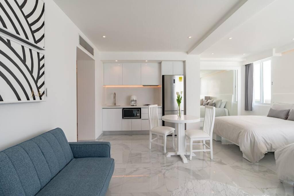 Exclusive On The Beach, Minimalist, Gym, Pool, Jacuzzi, Balcony Cancún