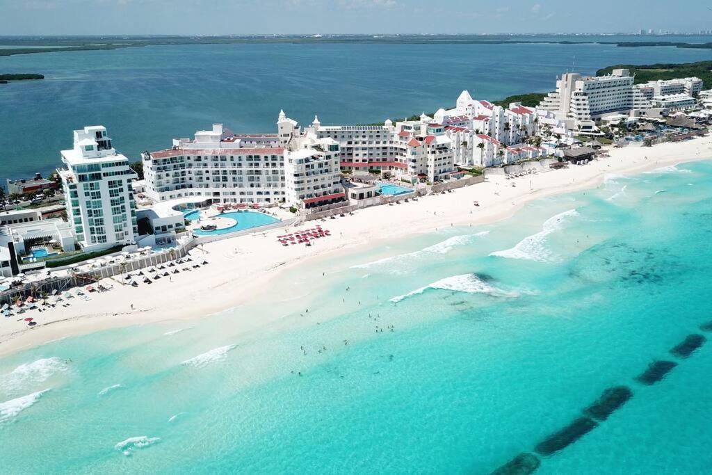 Exclusive On The Beach, Minimalist, Gym, Pool, Jacuzzi, Balcony Apartamento