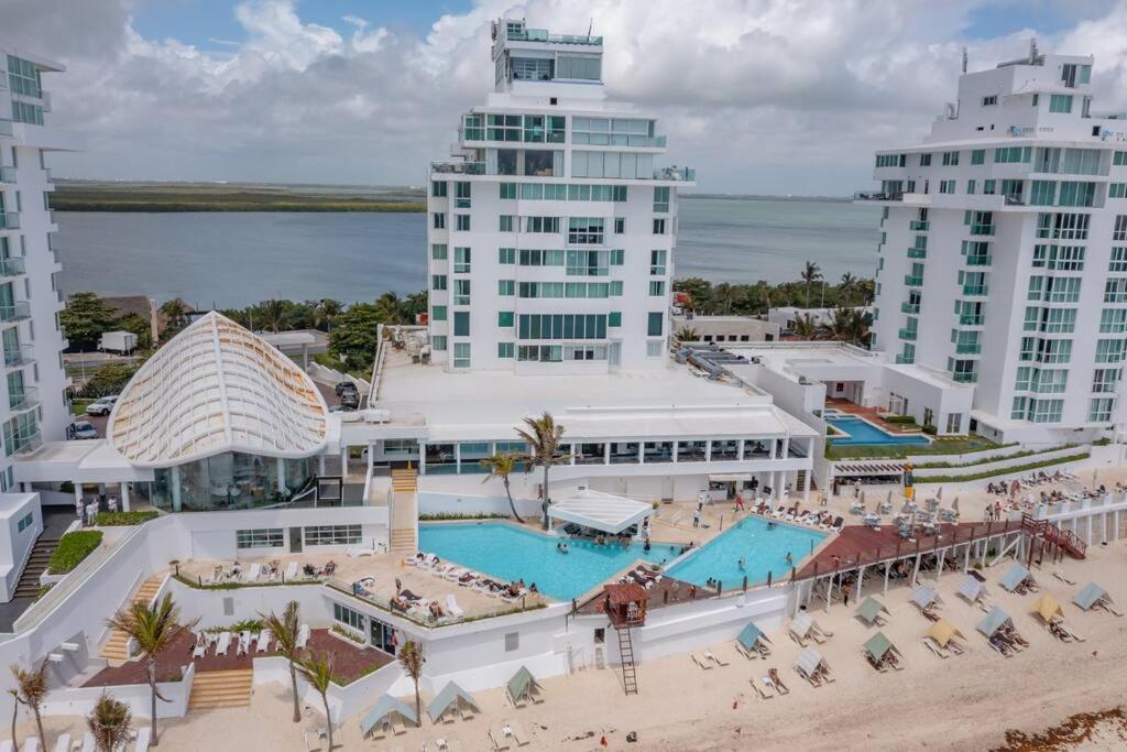 Exclusive On The Beach, Minimalist, Gym, Pool, Jacuzzi, Balcony Apartamento