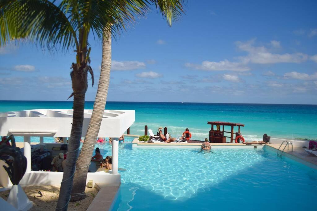 Exclusive On The Beach, Minimalist, Gym, Pool, Jacuzzi, Balcony Apartamento *