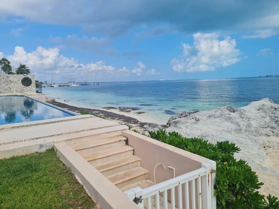 Front Zone Cancun