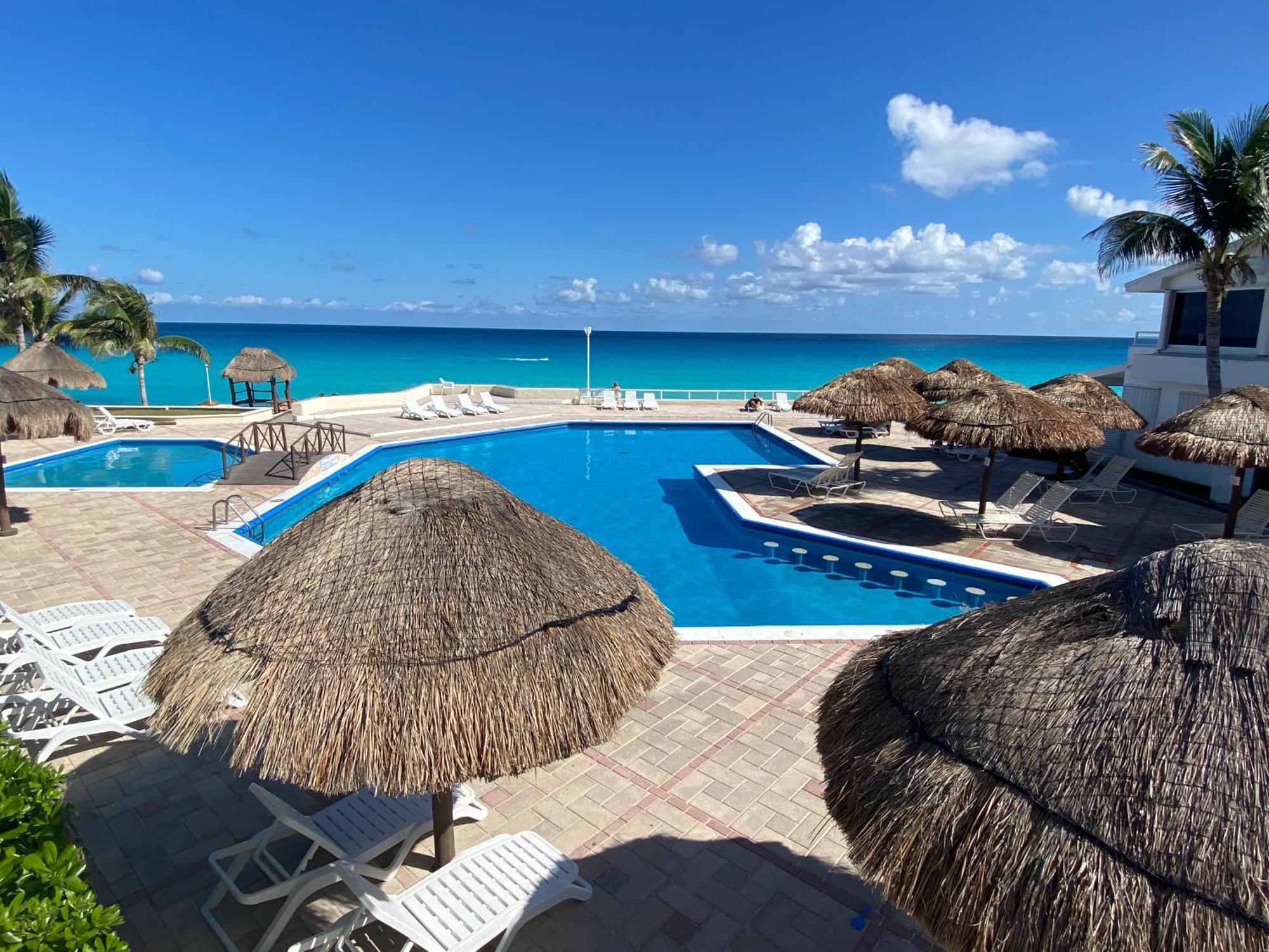 Beach Apartment With Balcony And View, Brisas Cancun Hotel Zone, 1 Bedroom Apartment *