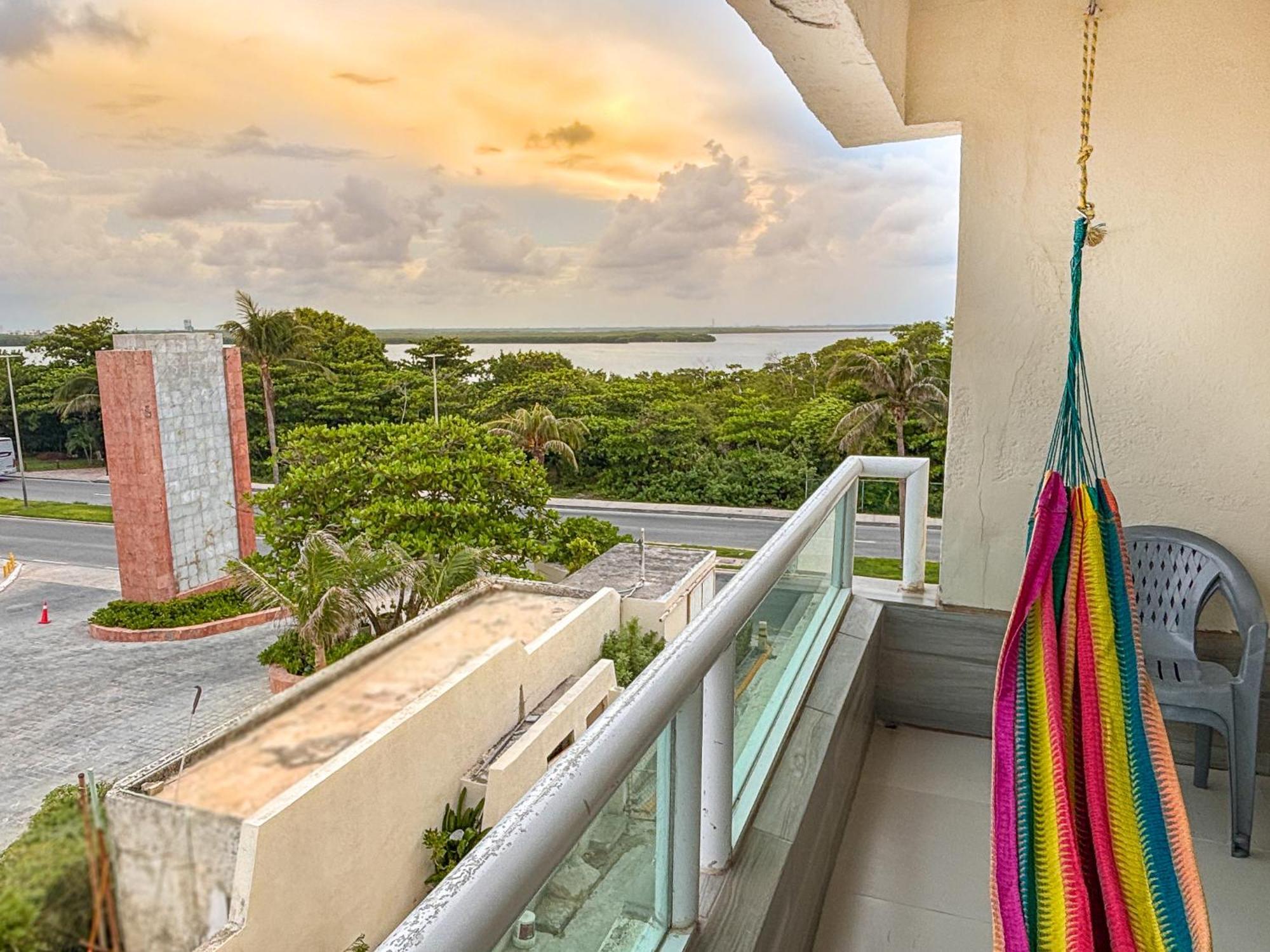 Beach Apartment With Balcony And View, Brisas Cancun Hotel Zone, 1 Bedroom * Cancun