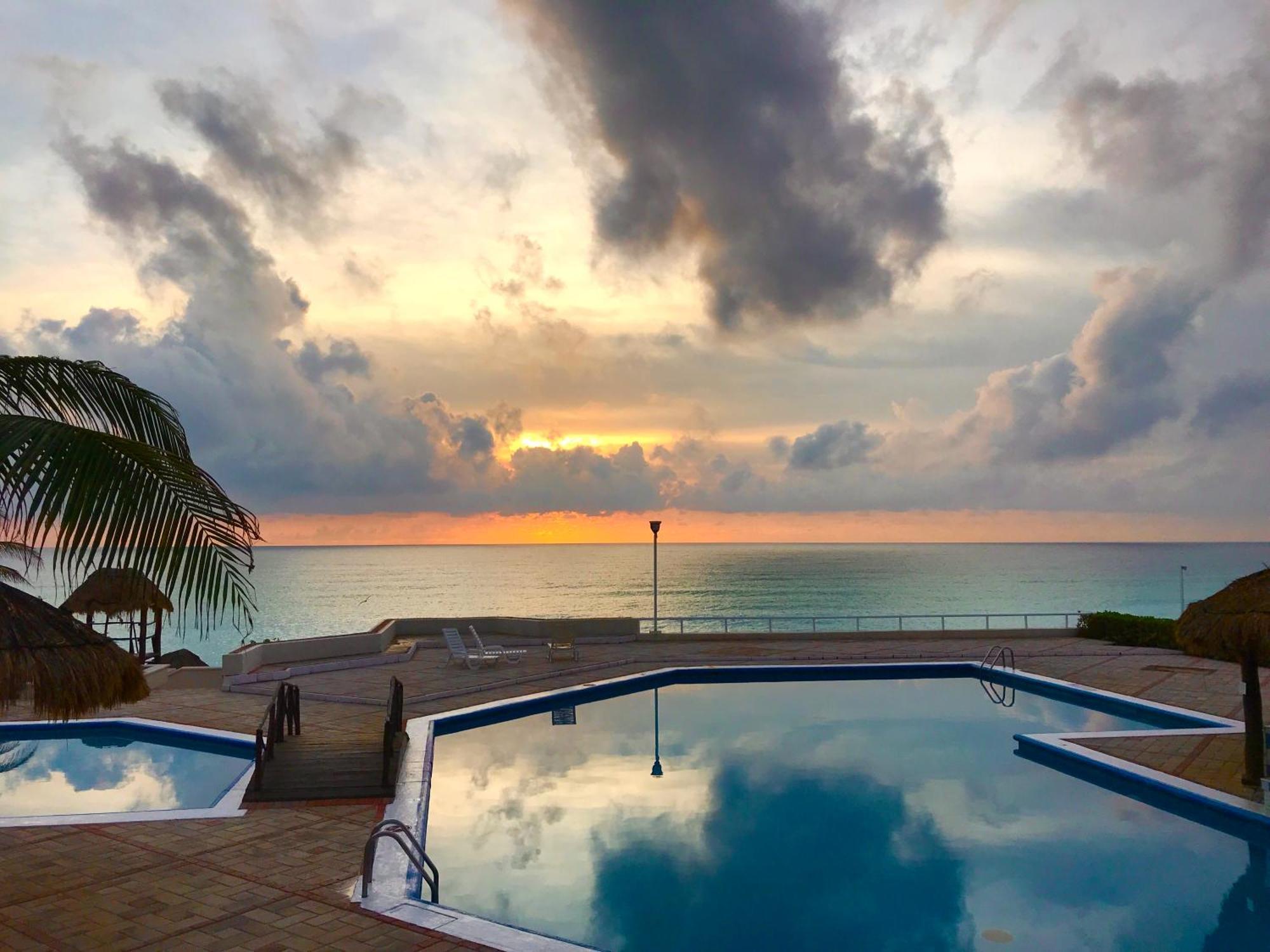 Beach Apartment With Balcony And View, Brisas Cancun Hotel Zone, 1 Bedroom Apartment *
