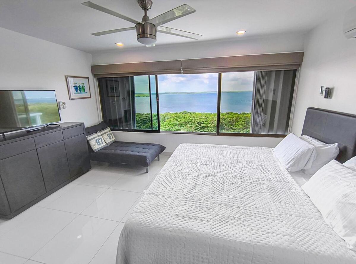 Apartment Penthouse Ocean & Lagoon Views, New Listing