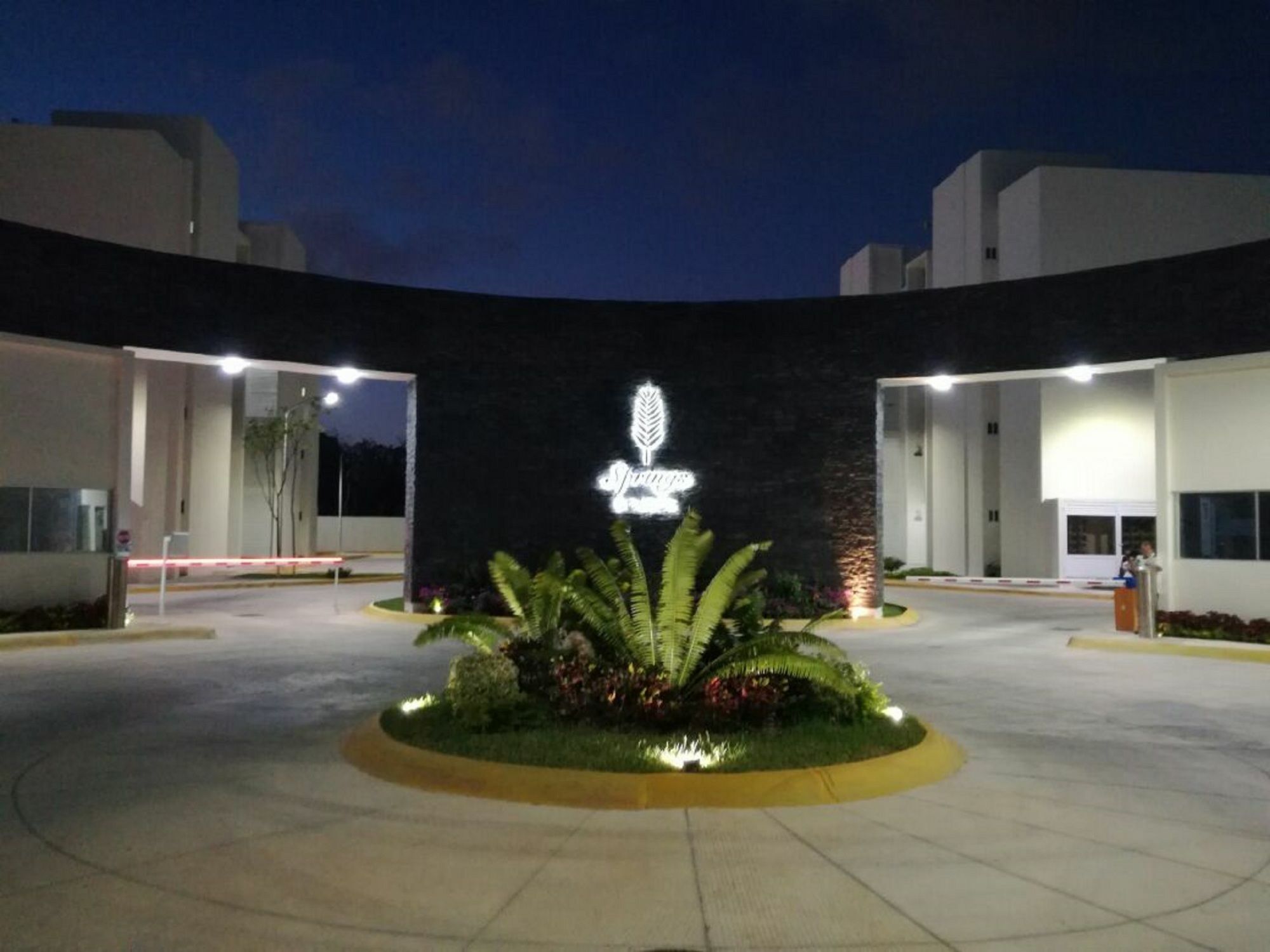 Apartment Springs Luxury By The Spot *