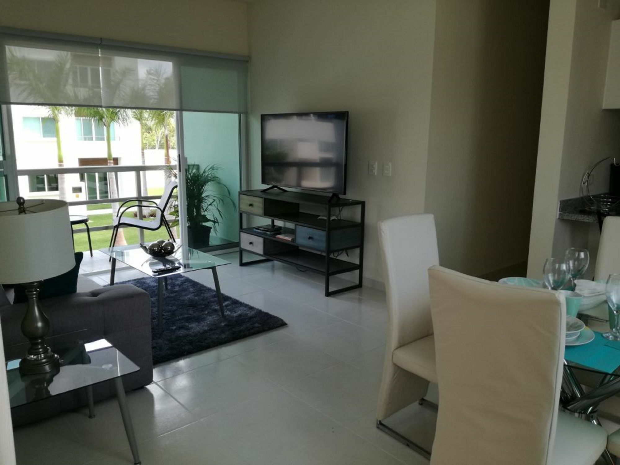 Springs Luxury By The Spot Apartment