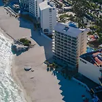 Paradise Beachfront & Nightlife Heart