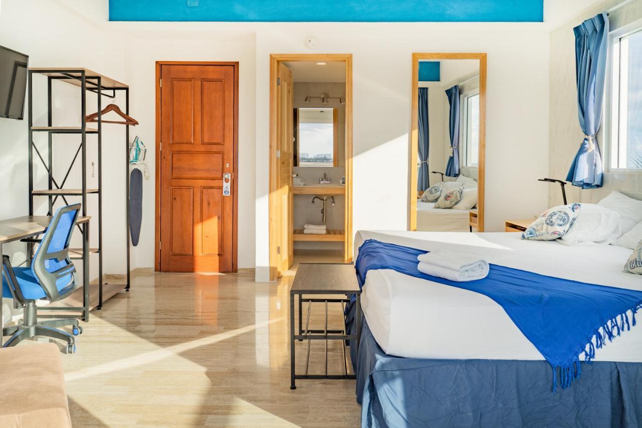 Paradise Beachfront & Nightlife Heart Apartment