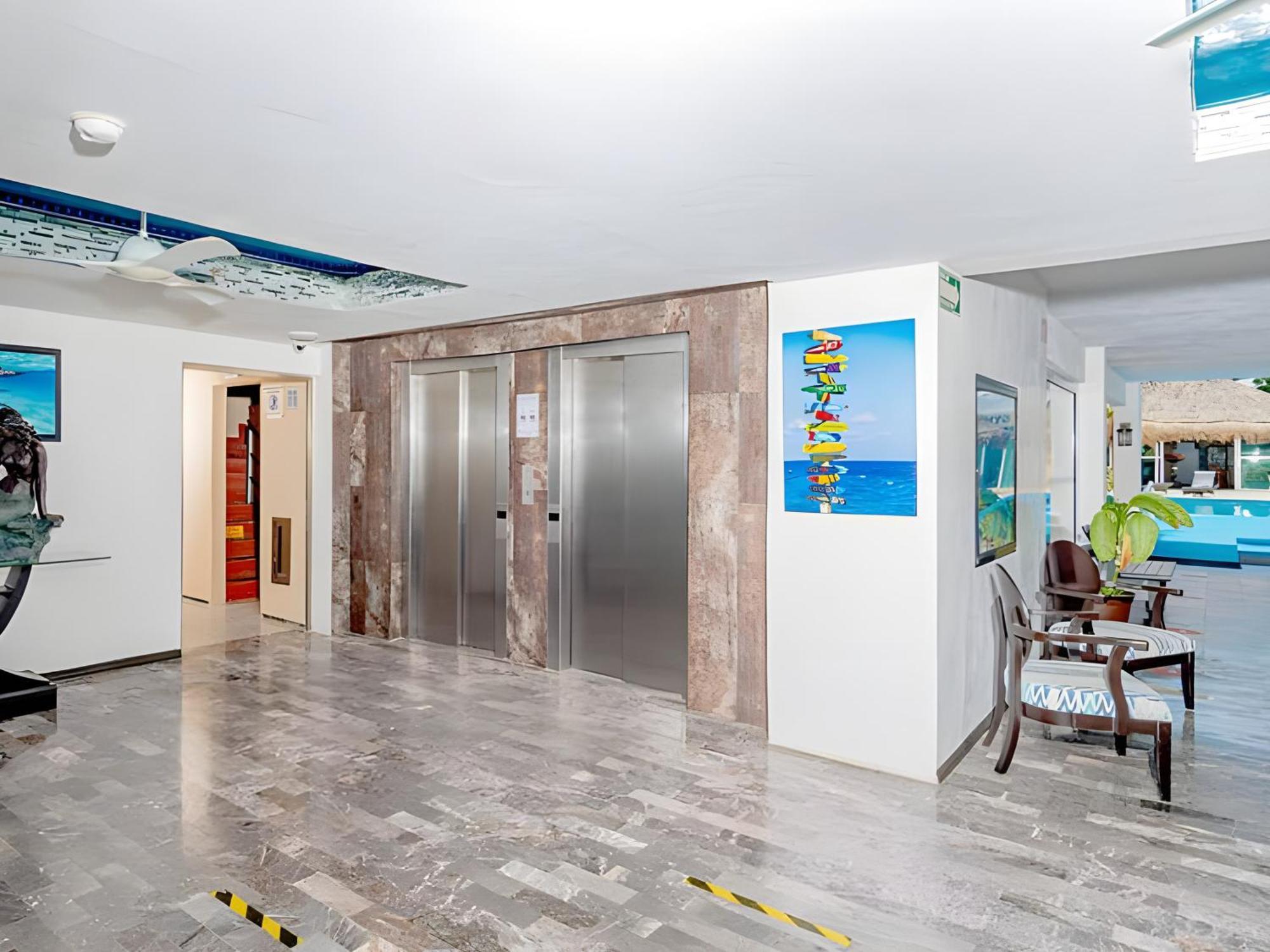 Paradise Beachfront & Nightlife Heart Apartment Cancun
