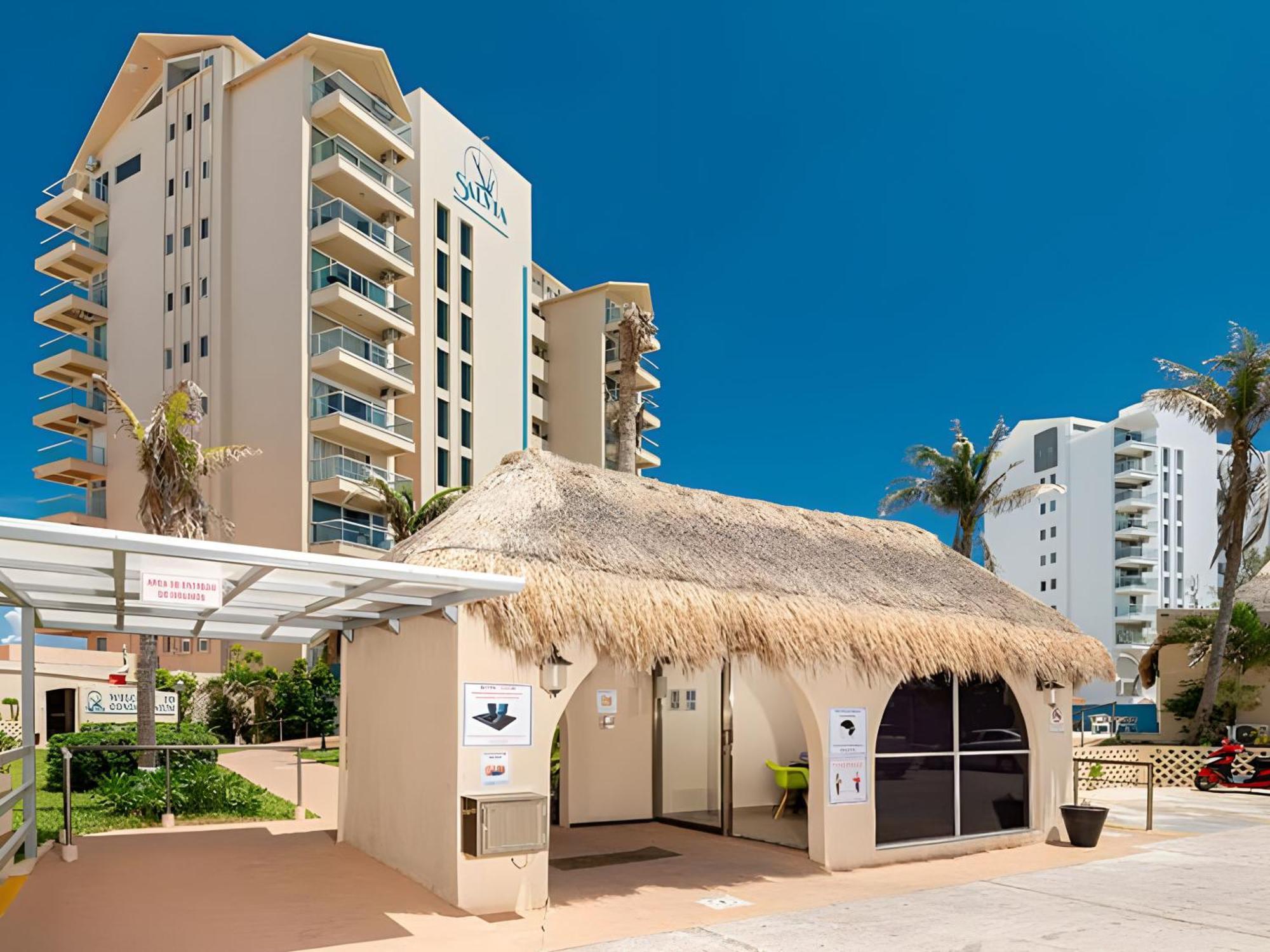 Paradise Beachfront & Nightlife Heart Apartment Cancun