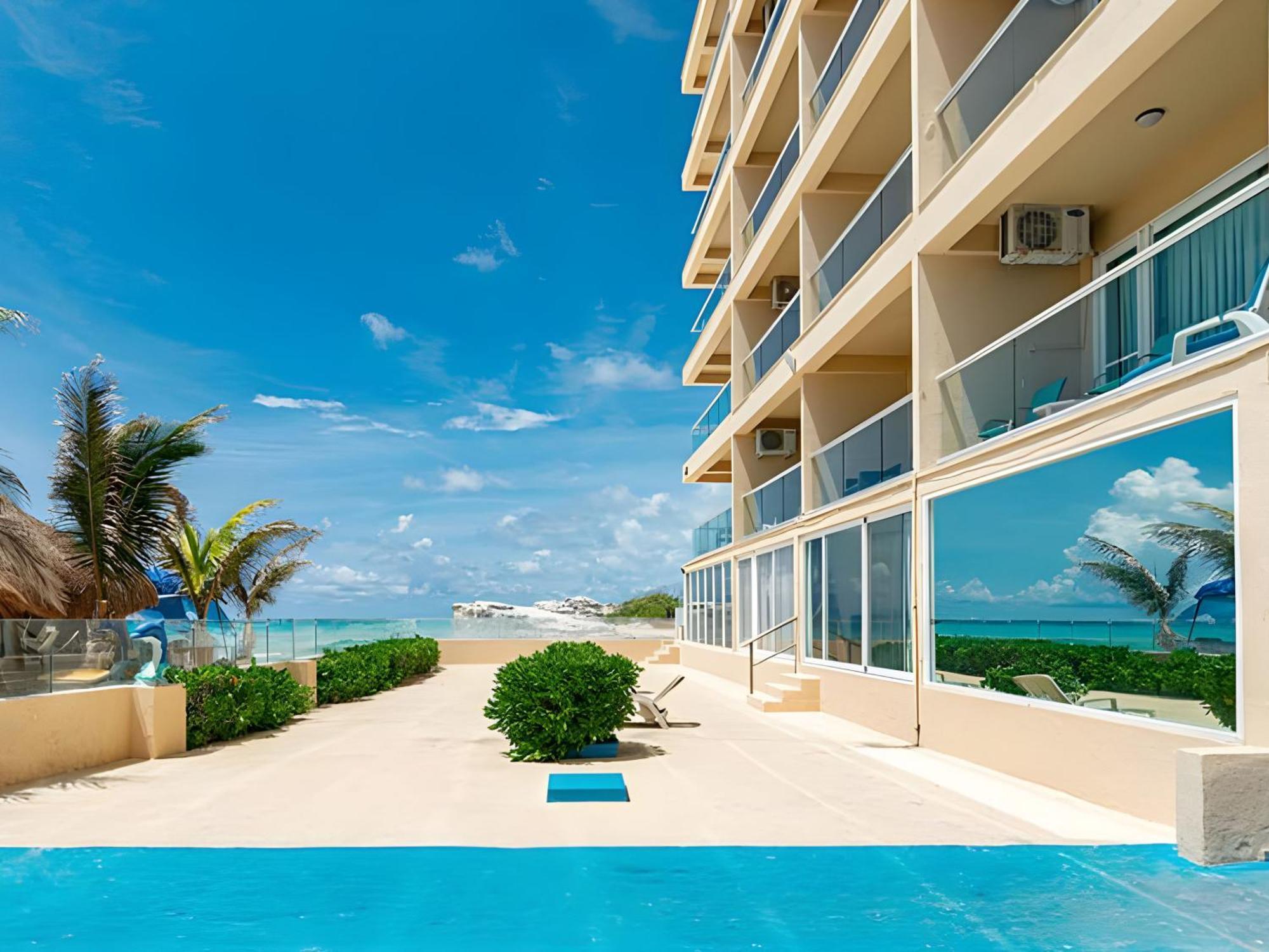 Paradise Beachfront & Nightlife Heart Apartment Cancun