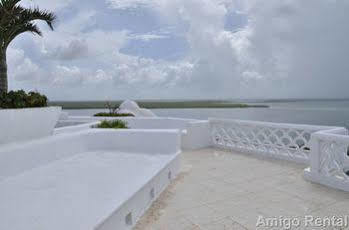 Amigo Aparthotel 3*