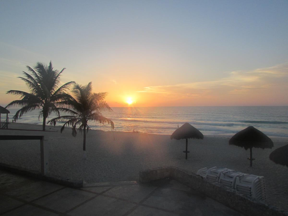 Amigo Aparthotel 3*