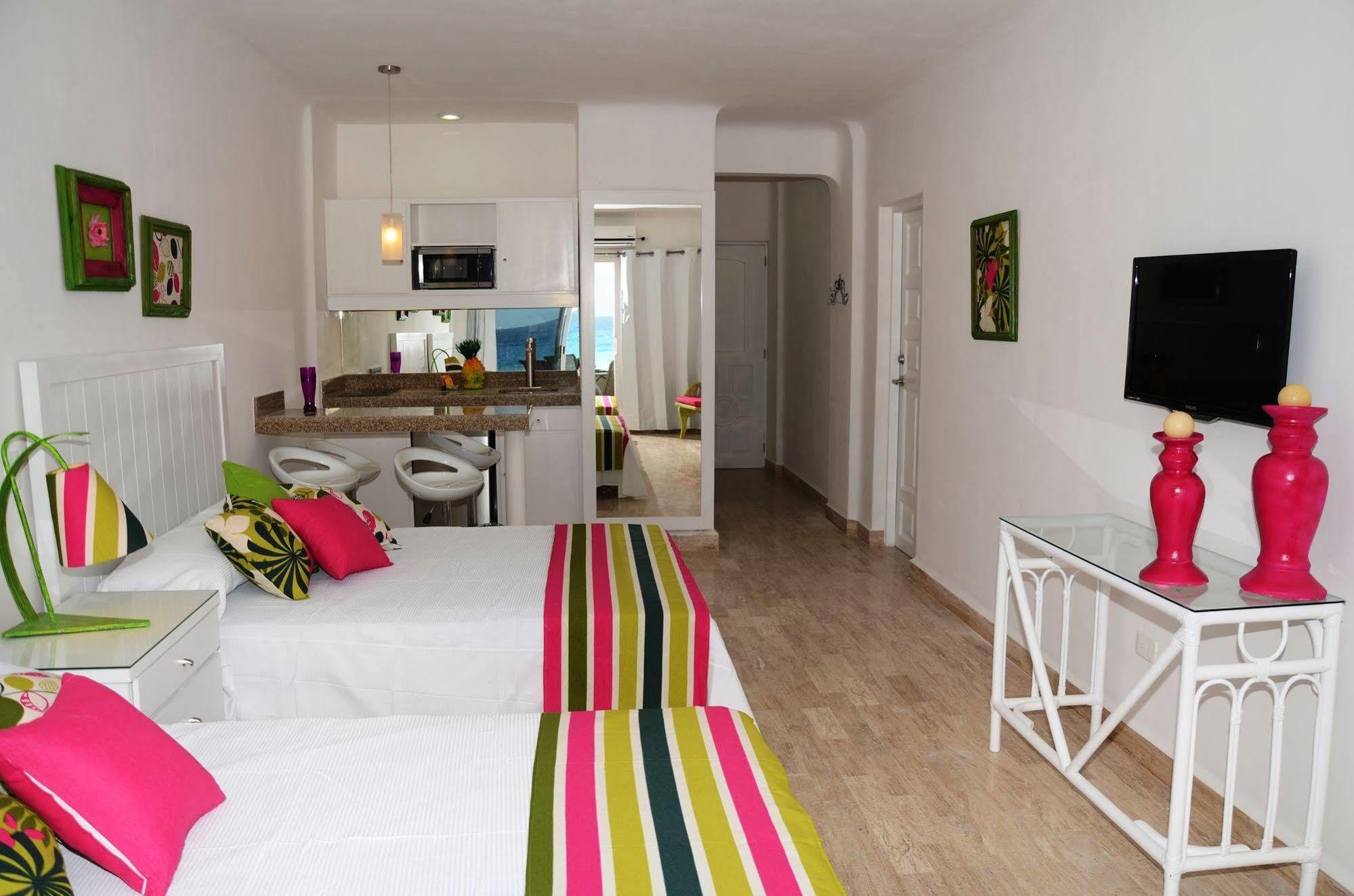 Amigo Aparthotel 3*