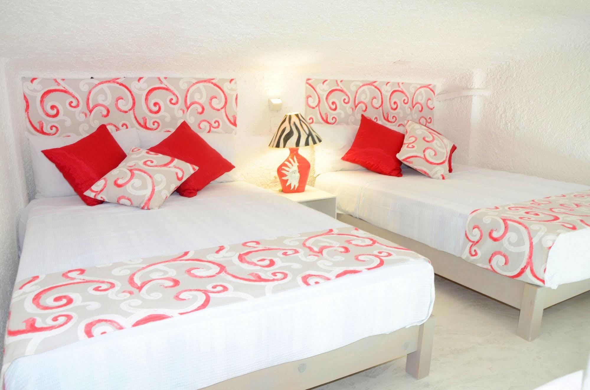 Amigo Aparthotel 3*