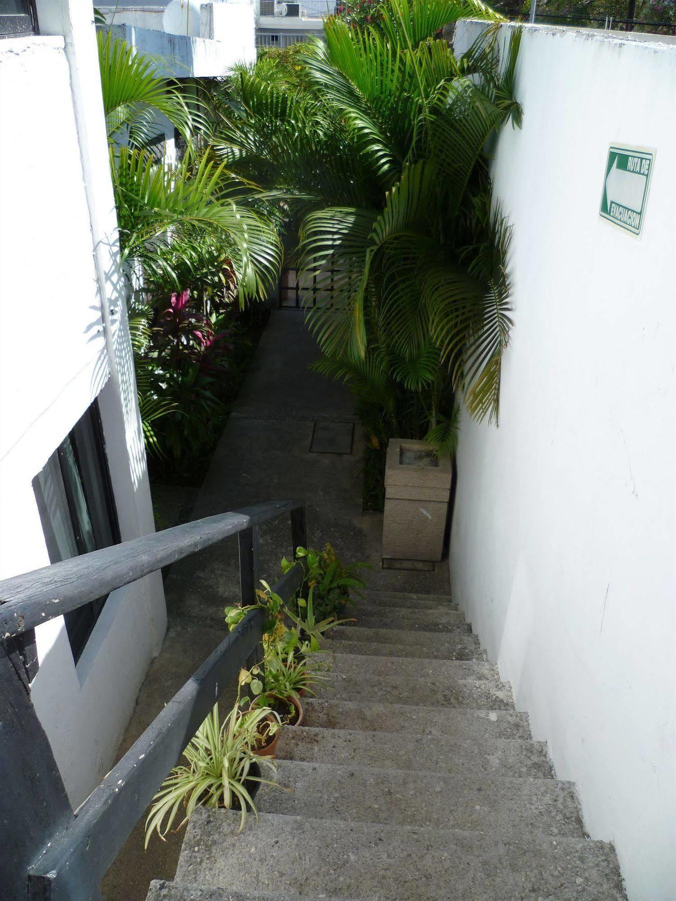 Hostal Haina *