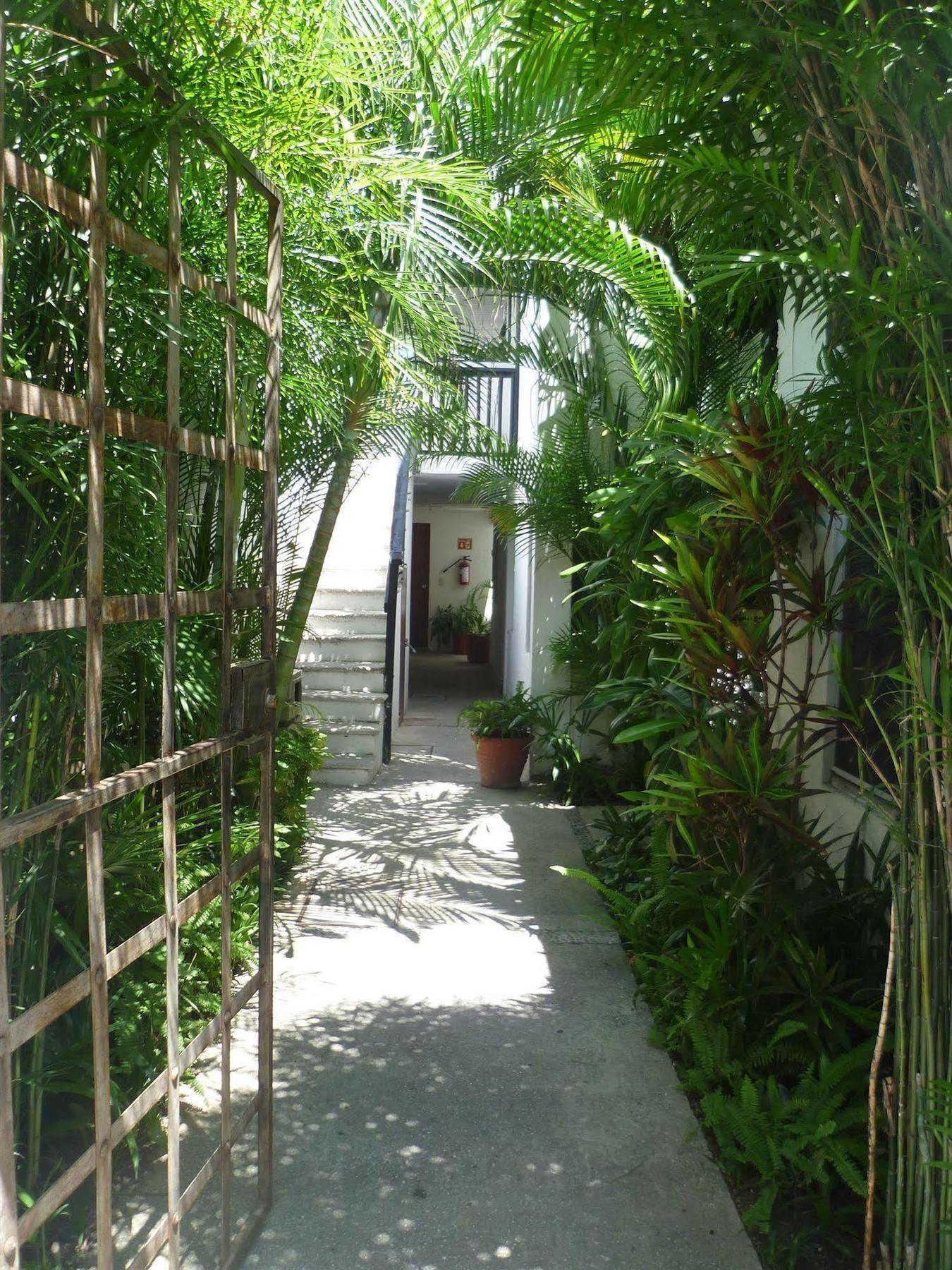 Hostal Haina Hostel