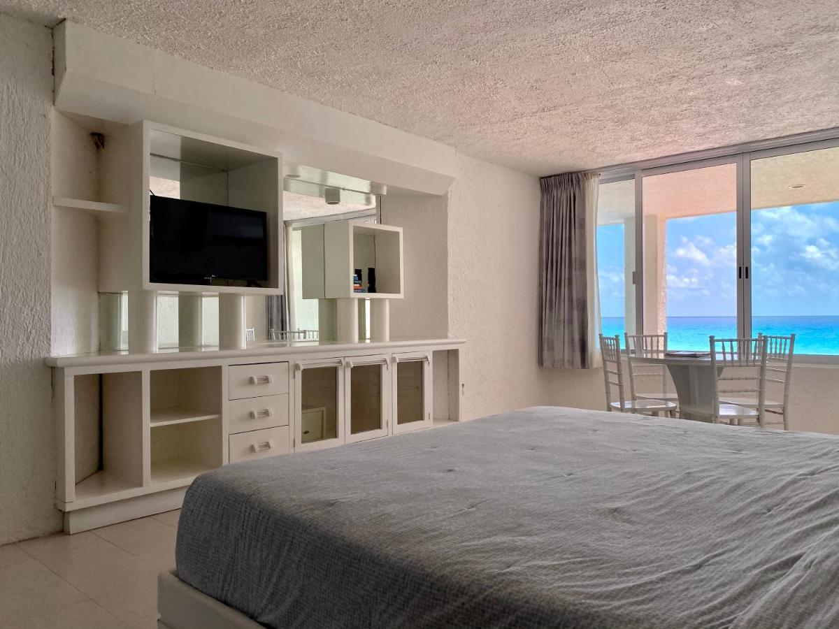 Eight Bedroom Beach House * Cancun