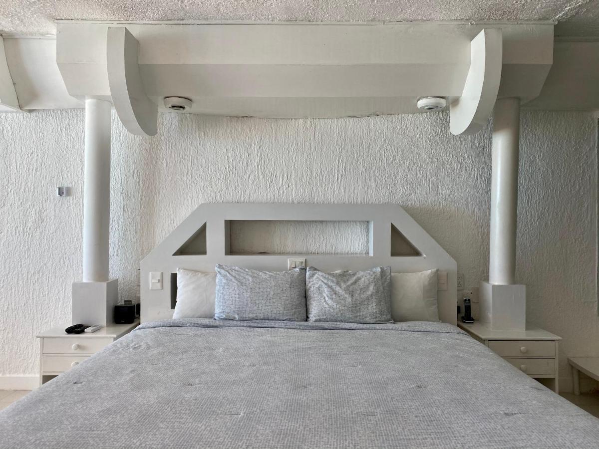 Eight Bedroom Beach House Villa Cancun