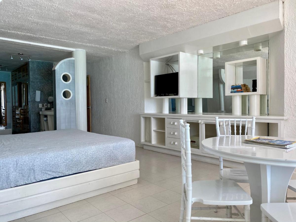 Eight Bedroom Beach House Cancun